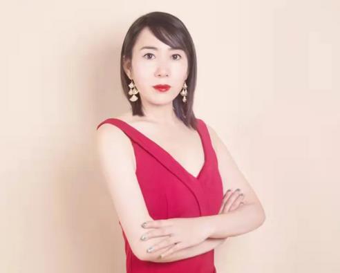 閆莉云：一開始掏了500元玩玩，如今月入十萬