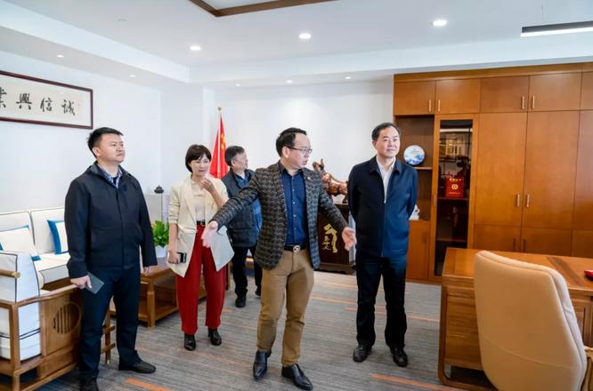 毛七星書記一行實地考察了尚你美