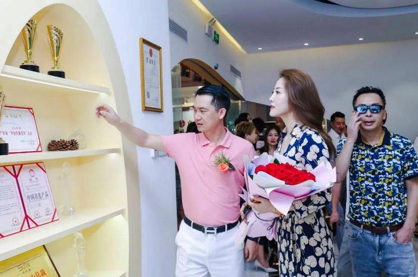 美容院整店加盟，開美容院加盟哪個品牌？