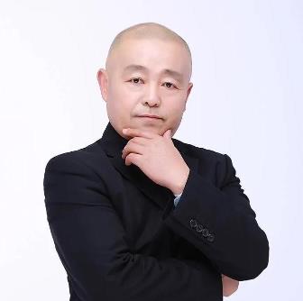 傅鳴哲：一位普通的大巴司機，如何逆襲成為美業大咖
