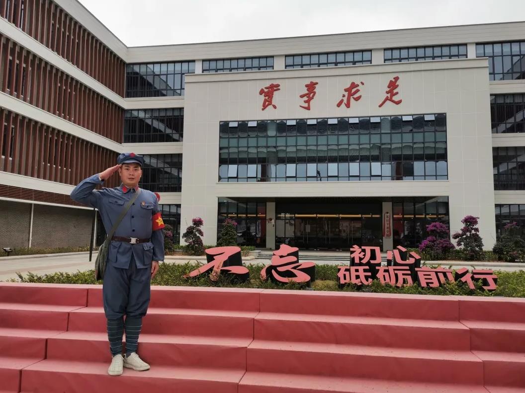 尚你美黨支部書記江金山同志