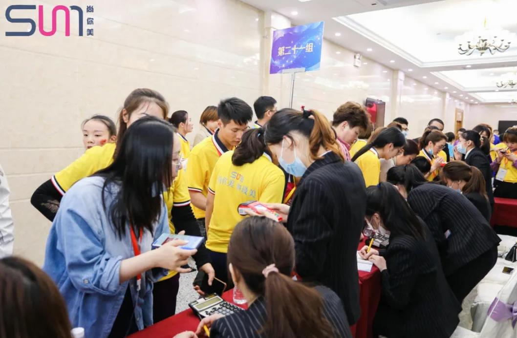 引爆全場千人成交，臺下哄搶上臺加盟